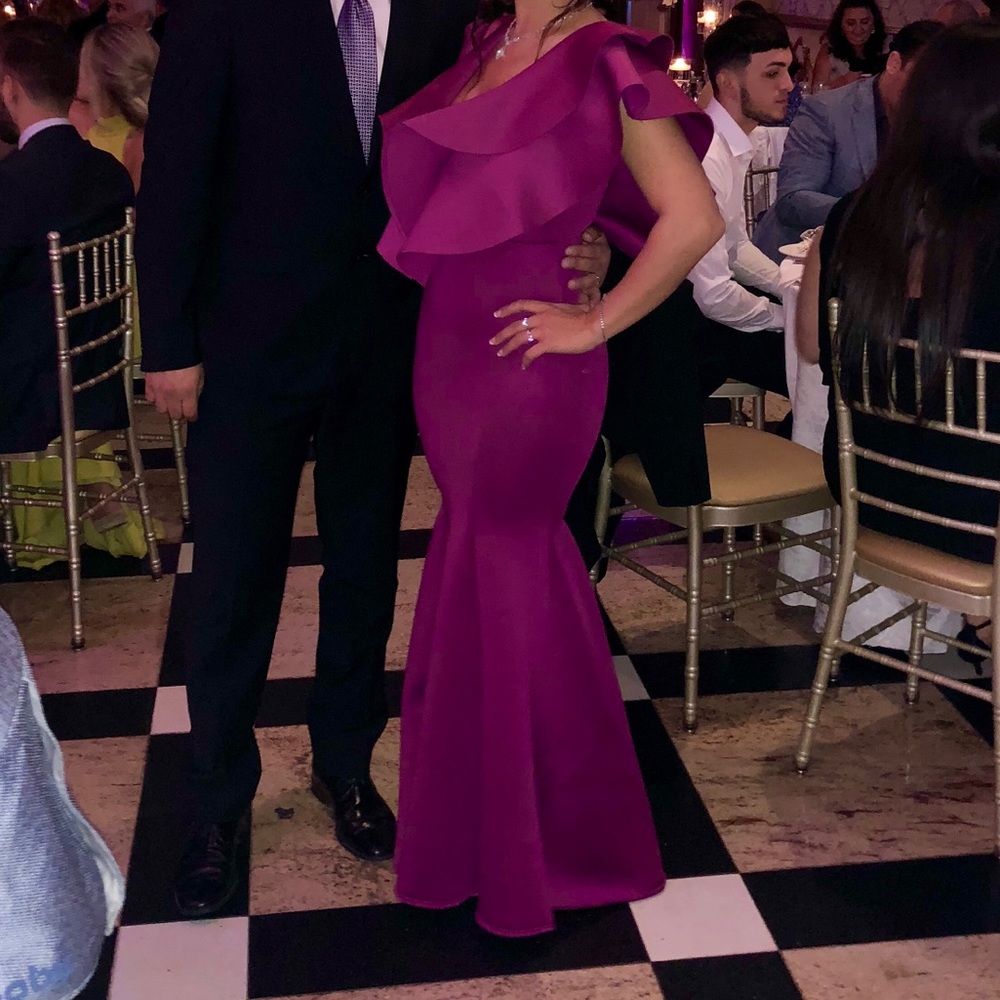 Stunning Fuchsia Prom Dress! - Picture 2 of 3